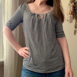☘️ 3/$20 WHBM Peephole Neckline Top